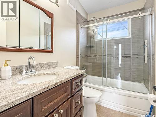 270 2Nd Avenue Se, Swift Current, SK - Indoor Photo Showing Bathroom