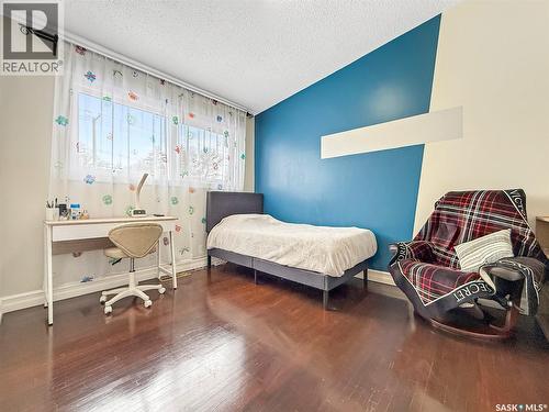 270 2Nd Avenue Se, Swift Current, SK - Indoor Photo Showing Bedroom