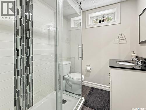 270 2Nd Avenue Se, Swift Current, SK - Indoor Photo Showing Bathroom