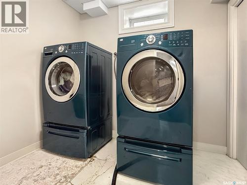 270 2Nd Avenue Se, Swift Current, SK - Indoor Photo Showing Laundry Room