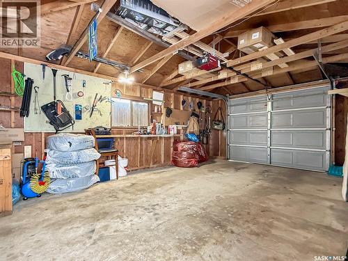 270 2Nd Avenue Se, Swift Current, SK - Indoor Photo Showing Garage