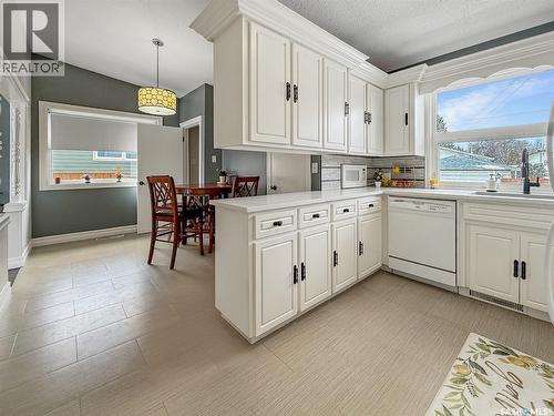 270 2Nd Avenue Se, Swift Current, SK - Indoor Photo Showing Kitchen