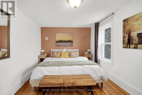 345 Tweedsmuir Avenue, Ottawa, ON - Indoor Photo Showing Bedroom