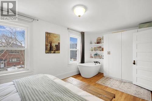 345 Tweedsmuir Avenue, Ottawa, ON - Indoor Photo Showing Bedroom