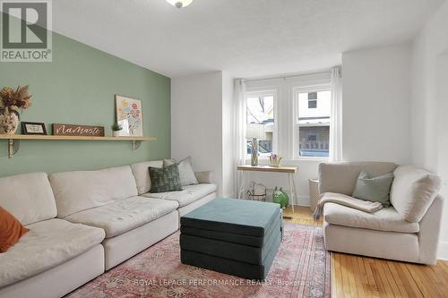 345 Tweedsmuir Avenue, Ottawa, ON - Indoor Photo Showing Living Room
