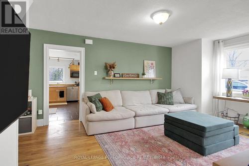 345 Tweedsmuir Avenue, Ottawa, ON - Indoor Photo Showing Living Room