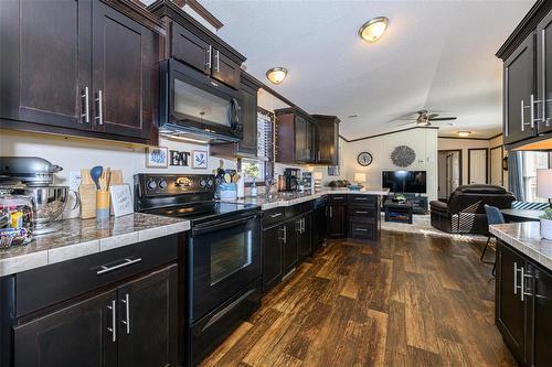 87 Springwood Drive, Winnipeg, MB - Indoor Photo Showing Kitchen