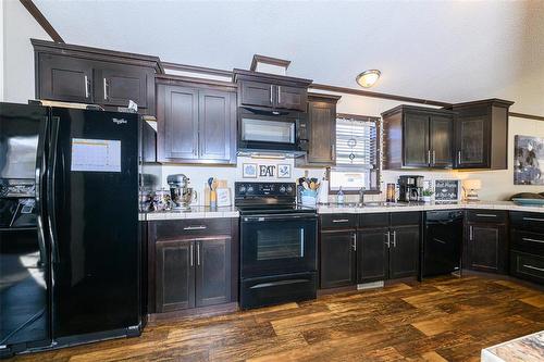 87 Springwood Drive, Winnipeg, MB - Indoor Photo Showing Kitchen