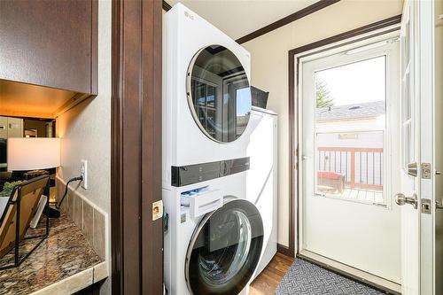 87 Springwood Drive, Winnipeg, MB - Indoor Photo Showing Laundry Room
