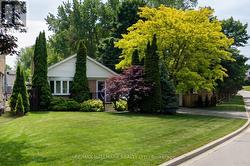 89 SCARBOROUGH HEIGHTS BOULEVARD Toronto, ON M1M 2V5