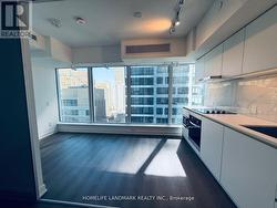 2005 - 8 WELLESLEY STREET W Toronto, ON M4Y 1E7