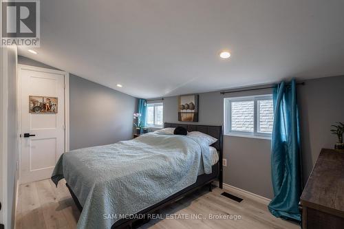 55 Allan Avenue, Hamilton, ON - Indoor Photo Showing Bedroom