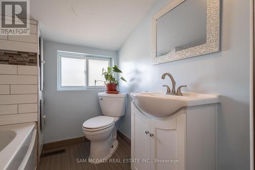55 Allan Avenue, Hamilton, ON - Indoor Photo Showing Bathroom