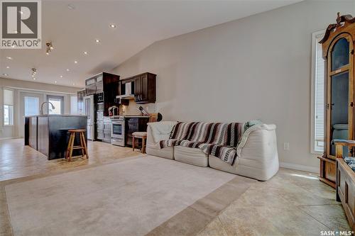 6343 Hird Crescent, Regina, SK - Indoor Photo Showing Living Room