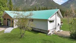 3526 Island Pond Road  Skookumchuck, BC V0B 2E0