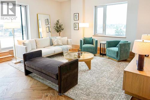 208 - 1050 Canadian Shield Avenue, Ottawa, ON - Indoor Photo Showing Living Room