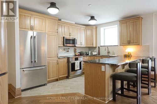 208 - 1050 Canadian Shield Avenue, Ottawa, ON - Indoor Photo Showing Kitchen