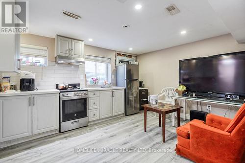 40 Reigate Avenue, Brampton, ON - Indoor Photo Showing Kitchen