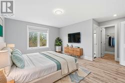 Primary bedroom with ensuite and walk-in closet - 