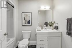 Family bathroom - 