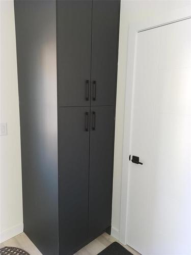 691 Fleet Avenue, Winnipeg, MB - Indoor Photo Showing Other Room