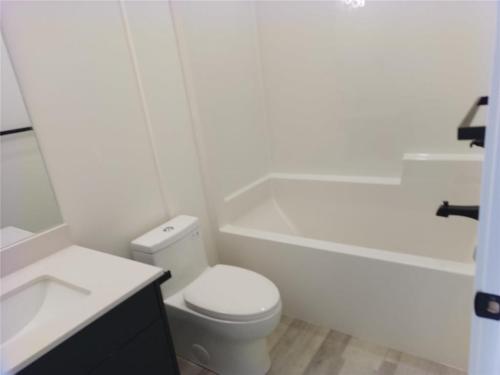 691 Fleet Avenue, Winnipeg, MB - Indoor Photo Showing Bathroom