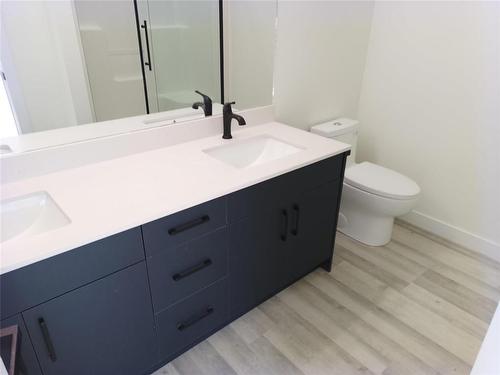 691 Fleet Avenue, Winnipeg, MB - Indoor Photo Showing Bathroom