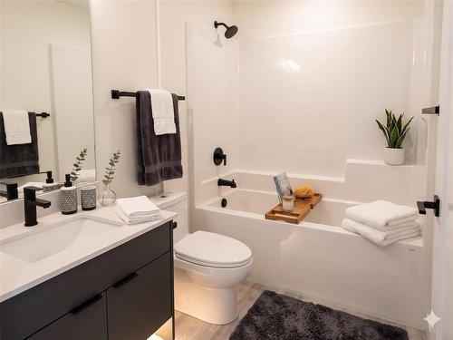 691 Fleet Avenue, Winnipeg, MB - Indoor Photo Showing Bathroom