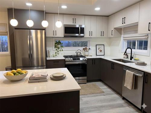 691 Fleet Avenue, Winnipeg, MB - Indoor Photo Showing Kitchen With Upgraded Kitchen