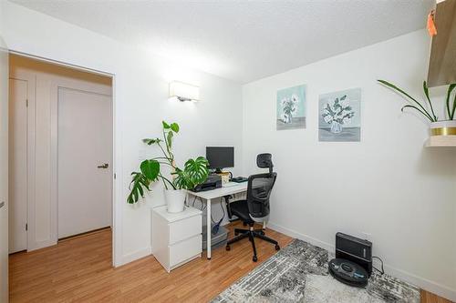 345 Ashworth St, Winnipeg, MB 