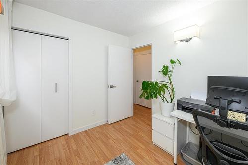 345 Ashworth St, Winnipeg, MB 