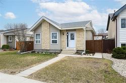 345 Ashworth ST  Winnipeg, MB R2N 2L7