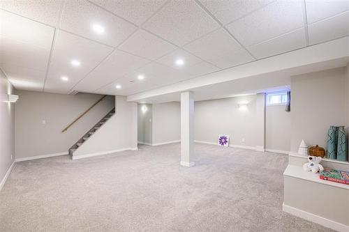 345 Ashworth St, Winnipeg, MB 