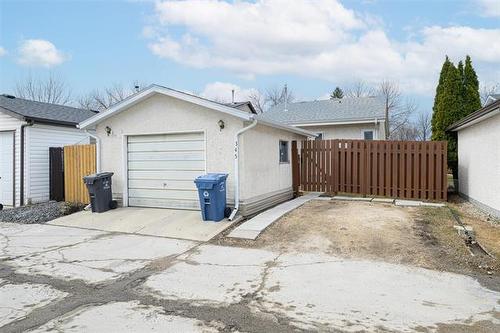 345 Ashworth St, Winnipeg, MB 