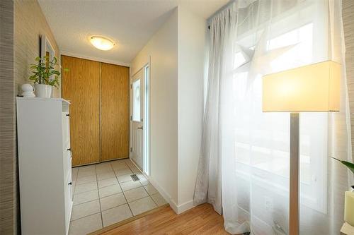 345 Ashworth St, Winnipeg, MB 
