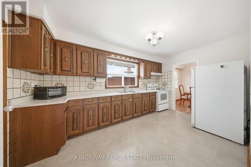 Eat - in Kitchen - 163 Floradale Drive, Mississauga, ON - Indoor Photo Showing Kitchen