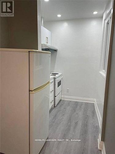 2 - 271 DUNN AVENUE , Toronto, Ontario M6K 1L9 4