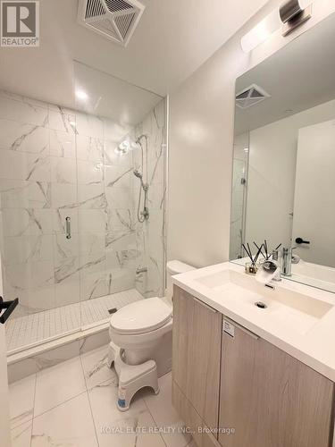1807 - 8 Interchange Way, Vaughan, ON - Indoor Photo Showing Bathroom