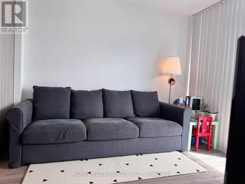 1807 - 8 Interchange Way, Vaughan, ON - Indoor Photo Showing Living Room