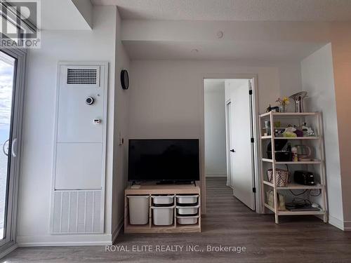 1807 - 8 Interchange Way, Vaughan, ON - Indoor Photo Showing Other Room