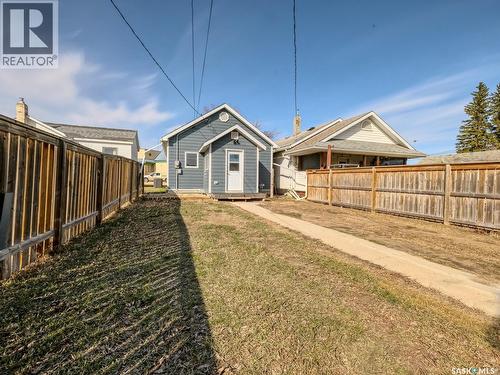 204 2Nd Avenue W, Biggar, SK - Outdoor