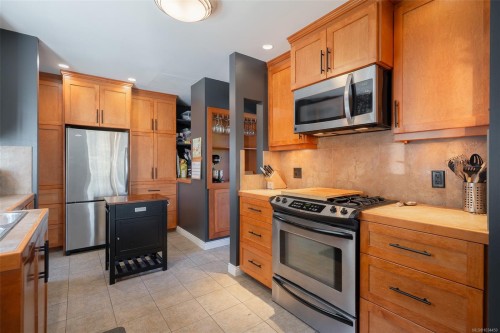 502 Davis Rd, Ladysmith, BC 