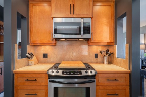 502 Davis Rd, Ladysmith, BC 