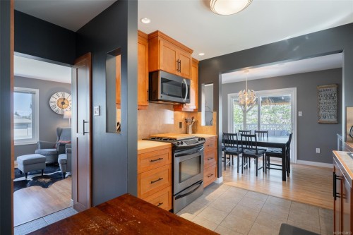 502 Davis Rd, Ladysmith, BC 