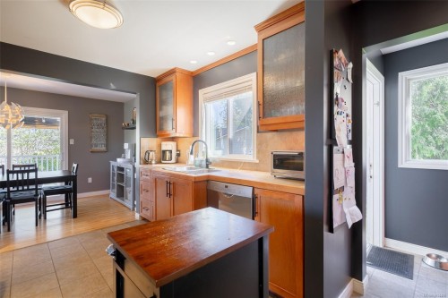 502 Davis Rd, Ladysmith, BC 
