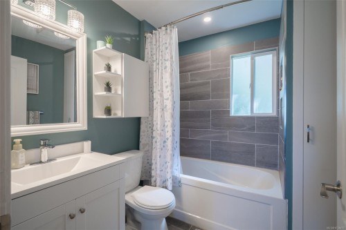 502 Davis Rd, Ladysmith, BC 