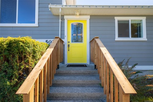 502 Davis Rd, Ladysmith, BC 