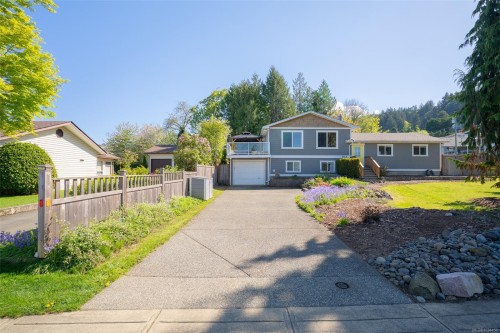 502 Davis Rd, Ladysmith, BC 