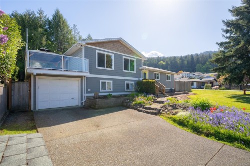 502 Davis Rd, Ladysmith, BC 