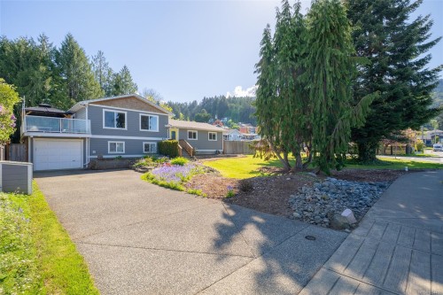 502 Davis Rd, Ladysmith, BC 